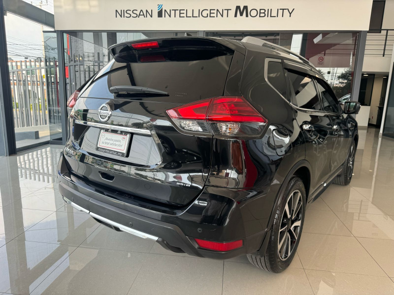 Nissan X-Trail  5 pts. Exclusive, CVT, piel, CD, QC, GPS, 5 pas., RA-18 (cambio de línea) 2018